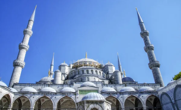 Sultan Ahmed Istanbul (Osmanlı İmparatorluğu içinde en büyük Camii).