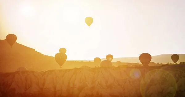 Hot Air Balloon Flying Rock Landscape Cappadocia Turkey — Stock Photo, Image