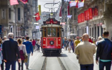 Eski tramvay ve insanlar Taksim HDR