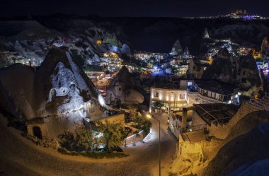 Geceleri Göreme Köyü Türkiye'de-Kapadokya