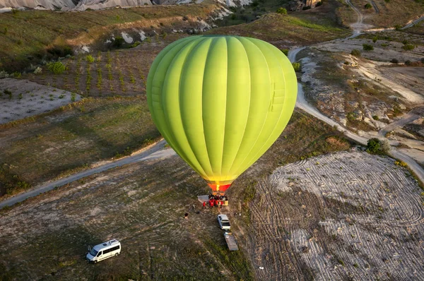 Hot Air Balloon Flying Rock Landscape Cappadocia Turkey — Stock Photo, Image