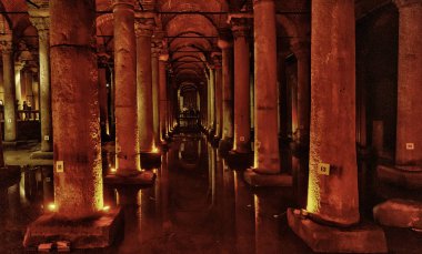 Yerebatan Sarnıcı - yeraltı su depolama tankı İmparator Justinianus tarafından inşa edildi 6. yüzyılın başlarında, Istanbul, Türkiye