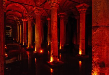 Yerebatan Sarnıcı - yeraltı su depolama tankı İmparator Justinianus tarafından inşa edildi 6. yüzyılın başlarında, Istanbul, Türkiye