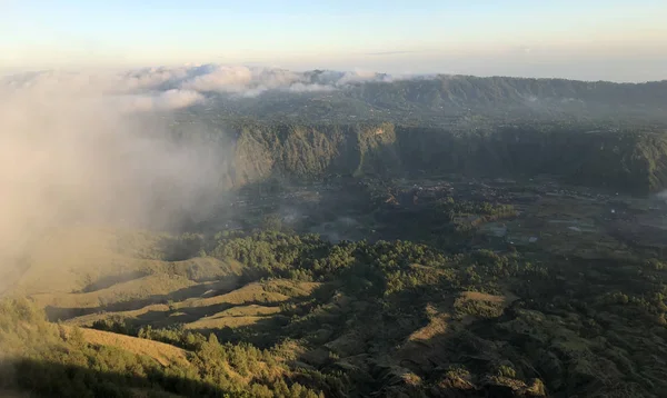 バトゥール山 インドネシア バリ島の上からの美しい日の出 — ストック写真