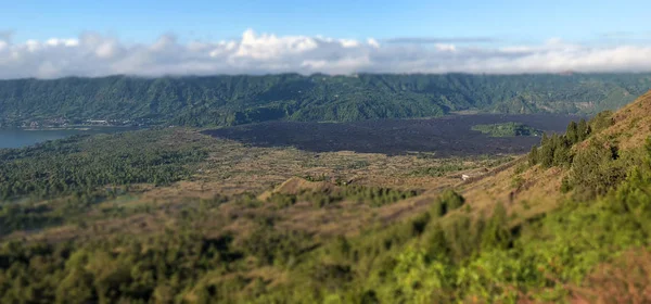 バトゥール湖と火山キンタマーニ村 インドネシアの近くバリ島の中部の山岳地帯で します — ストック写真