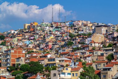 Izmir, Türkiye - 27 Mayıs 2017: şehirde bina Izmir Şehir panoramik manzaralı. Türkiye'nin üçüncü büyük şehri olan Izmir.