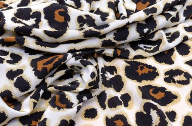 İpek kumaş, krep de Chine içinde leopar süsleme