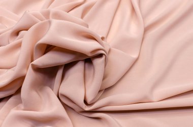 Hafif pembe krep de chine ipek kumaş