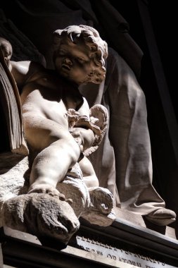 Roma - 31 Mart 2019: Vatikan'daki Aziz Petrus Bazilikası veya San Pietro'nun içinde, Roma, İtalya. Lüks Rönesans iç Panoranma. Aziz Peter Roma'nın en önemli simgelerinden biridir.