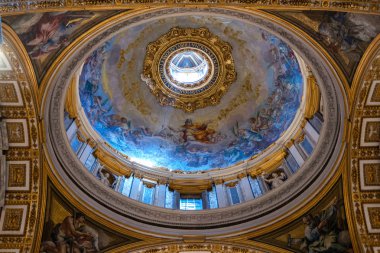 Roma - 31 Mart 2019: Aziz Petrus Bazilikası veya San Pie İçinde