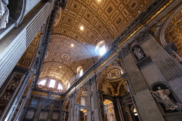 Řím Březen 2019 Uvnitř Baziliky Svatého Petra Nebo San Pietro — Stock fotografie