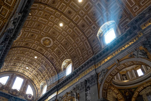 Rzym Marca 2019 Wewnątrz Bazyliki Świętego Piotra Lub San Pietro — Zdjęcie stockowe