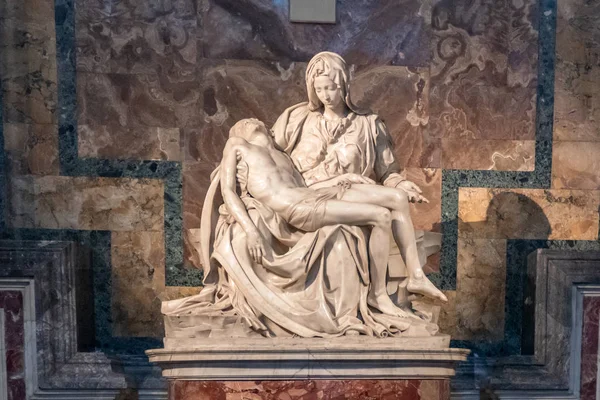 Vaticano, Vaticano - 31 de marzo de 2019: Estatua renacentista de Pi —  Fotos de Stock