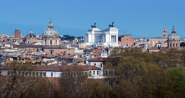 Roma (Italia) - Veduta della città dal colle e dal terrazzo del Gianicolo — Foto Stock
