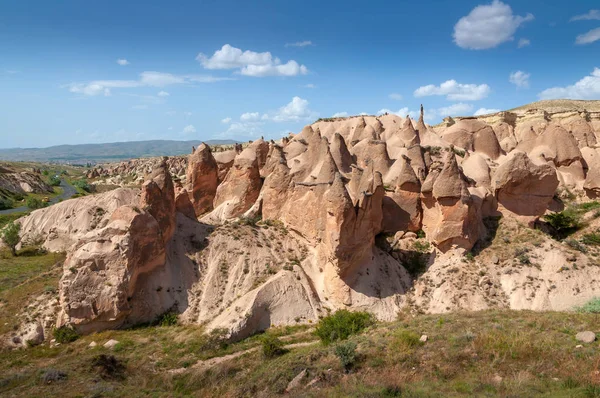 Famoso centro de vuelos en globo en el Goreme, Capadocia, Turco —  Fotos de Stock