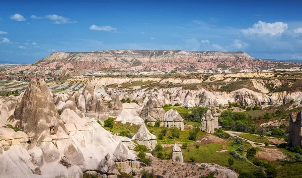 Famoso centro de vuelos en globo en el Goreme, Capadocia, Turco — Foto de Stock