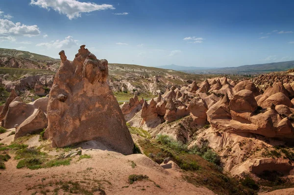 Famoso centro de vuelos en globo en el Goreme, Capadocia, Turco —  Fotos de Stock