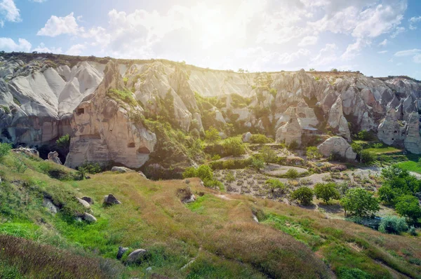 Famoso centro de vuelos en globo en el Goreme, Capadocia, Turco —  Fotos de Stock