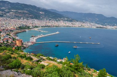 Alanya kalesinden Alanya ve Kızıl Kule manzarası. Türkiye