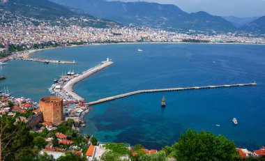 Alanya kalesinden Alanya ve Kızıl Kule manzarası. Türkiye