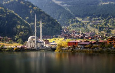 Uzungol dağı üzerindeki cami, Trabzon, Türkiye