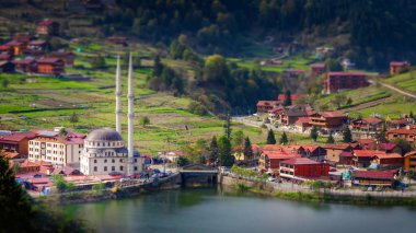 Trabzon / Türkiye - 09 Ekim 2018: Uzungöl'ün panoramik manzarası