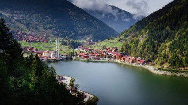 Trabzon / Türkiye - 09 Ekim 2018: Uzungöl'ün panoramik manzarası