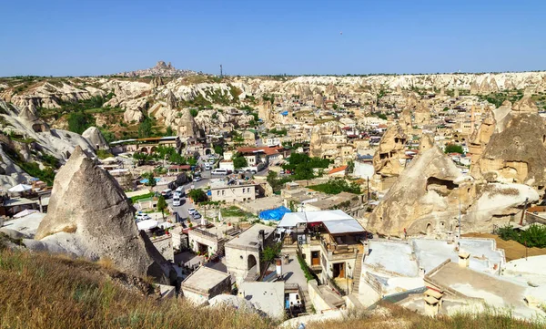 Goreme Vista nocturna de la ciudad desde la colina en Capadocia Región de Turquía — Foto de Stock