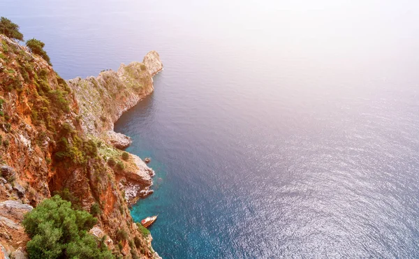 Alanya Açıklarında Kayalar Yukarıdan Görüntüle — Stok fotoğraf