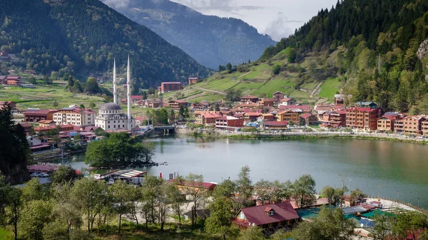 Uzungol dağı üzerindeki cami, Trabzon, Türkiye