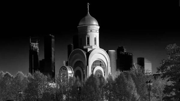 Victory Park on Poklonnaya hill in Moscow, Russia . The Temple o — Stock Photo, Image