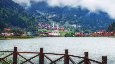 Türkiye 'nin Trabzon kentindeki en güzel turistik yerlerden biri. Uzungol - alabalık gölü ve küçük bir köyü olan bir dağ vadisi