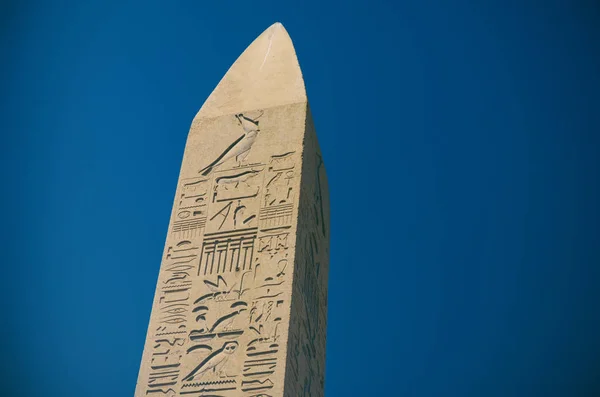 Egy Obeliszk Karnak Templomban Fényűzésben — Stock Fotó