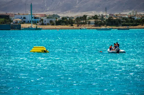 Gouna Egipto Abril 2015 Atracción Marítima Gente Feliz Monta Barco — Foto de Stock