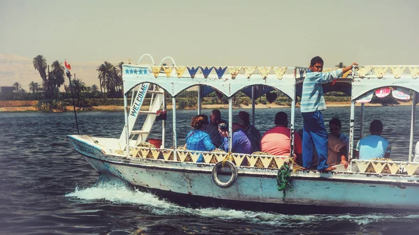 Luxor Egypt April 2015 Tourist Boat Crossing Nile — Stock Photo, Image