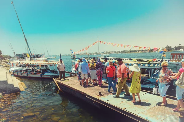 Luxor Egypt Dubna 2015 Turistický Člun Křižující Nil — Stock fotografie