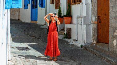 Omodos Kıbrıs. 6 Ekim 2019. Kıbrıs 'ın geleneksel Omodos köyünde bir sokak sahnesi