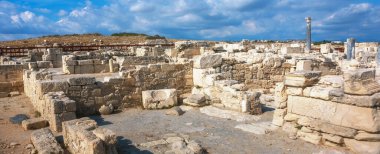 Kıbrıs Rum Kesimi 'nin Limasol (Lemesos) yakınlarındaki Antik Kourion Dünya Mirası Arkeolojik Alanı. Seyahat arkaplanı