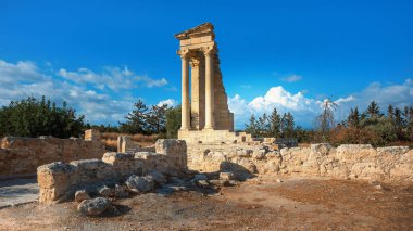 Kıbrıs 'ın Limasol kenti yakınlarındaki antik Apollo Hylates tapınağı ve tapınağının kalıntıları.