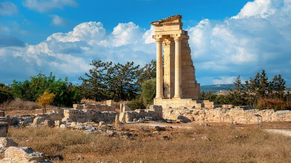 塞浦路斯利马索尔附近的阿波罗希拉特古寺遗址 — 图库照片