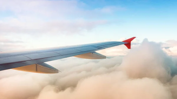 Hermosos Colores Sutiles Puesta Del Sol Tomados Una Ventana Avión —  Fotos de Stock