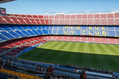 BARCELONA, SPAIN - CIRCA AUGust 2011: FC Barcelona 'nın resmi oyun alanı olan Nou Kampı Stadyumu