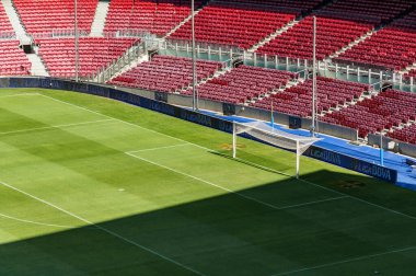 BARCELONA, SPAIN - CIRCA AUGust 2011: FC Barcelona 'nın resmi oyun alanı olan Nou Kampı Stadyumu