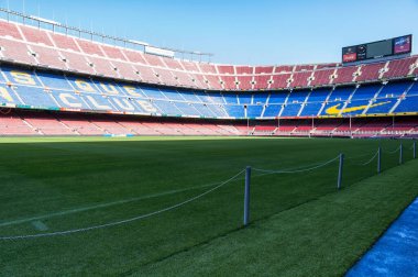 BARCELONA, SPAIN - CIRCA AUGust 2011: FC Barcelona 'nın resmi oyun alanı olan Nou Kampı Stadyumu