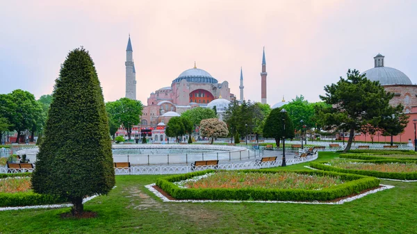 이스탄불 2018 하기야 소피아 비오는 인기있는 명소인 모스크 자리잡고 — 스톡 사진