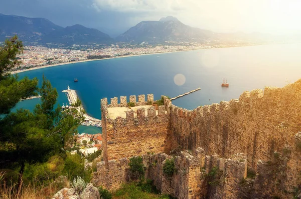 Türkiye 'deki Alanya Şatosu' ndan Alanya Kasabası manzarası