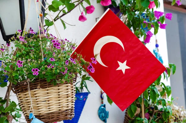 Turkisk Flagga Kruka Med Glöm Mig Inte Blommor — Stockfoto