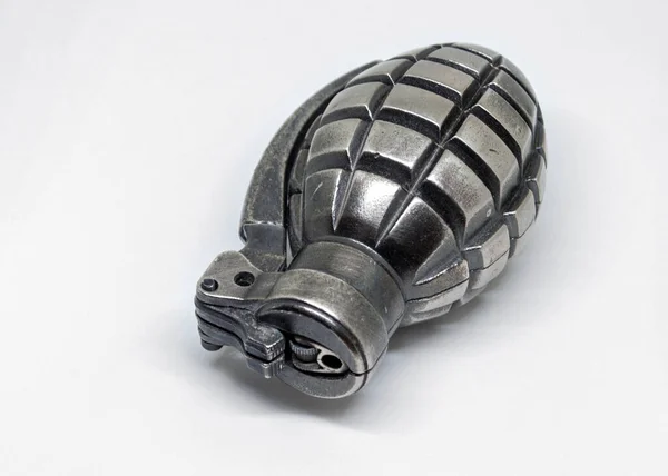 Grenade Unique Métal Argenté Briquet Isolé Sur Fond Blanc Avec — Photo