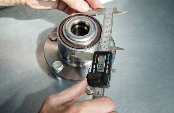 Measuring the radius of the hub