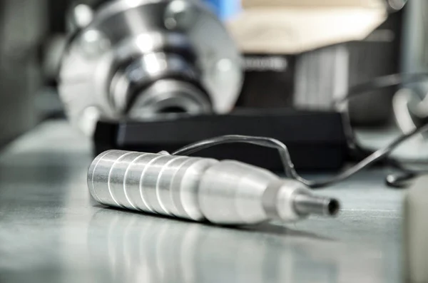 Metal ürünlerinin sertliğini test etmek için ekipman